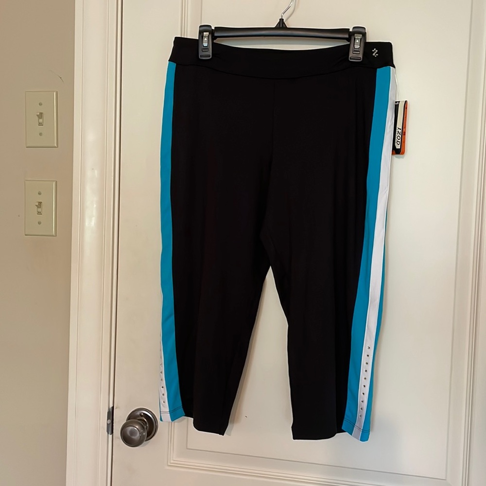 Izod Athletic Capris NWT